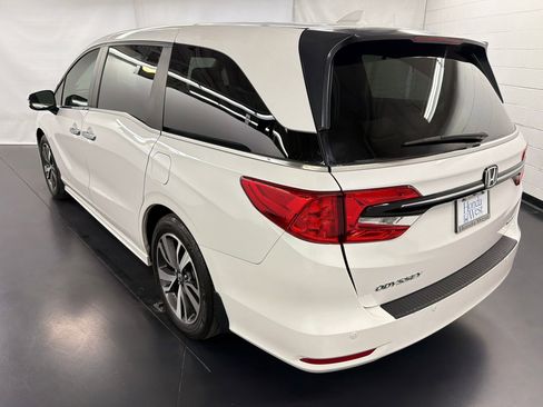 Certified 2024 Honda Odyssey Touring image 3