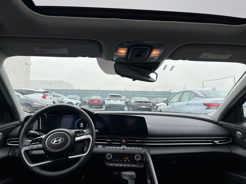 Used 2025 Hyundai Elantra SEL image 34