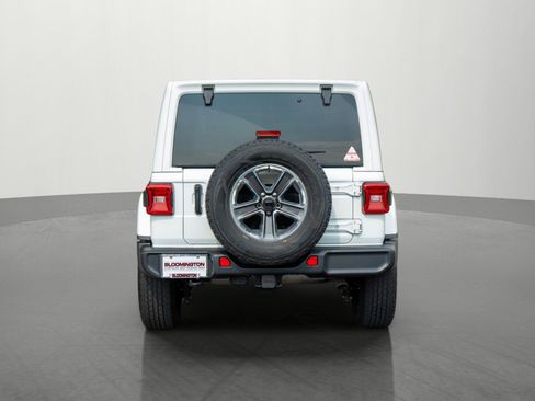 Used 2022 Jeep Wrangler Unlimited Sahara w/ LED Lighting Group AWD/4WD image 6