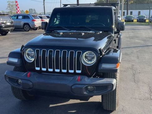 Used 2018 Jeep Wrangler Unlimited Sahara image 3