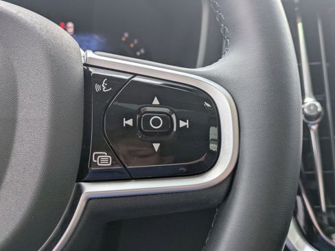 Used 2025 Volvo V60 B5 Cross Country Plus image 19