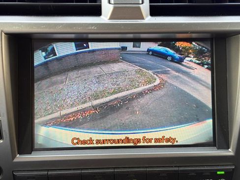 Used 2011 Lexus GX 460 image 16