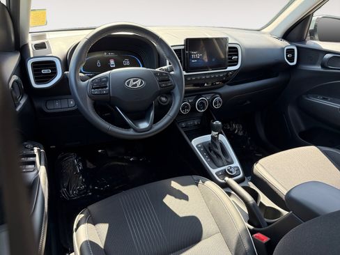 Certified 2025 Hyundai Venue Limited FWD image 15