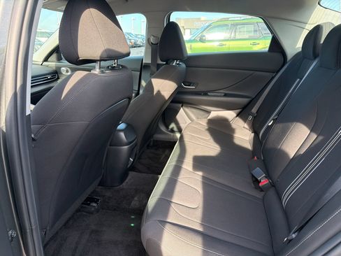 Used 2026 Hyundai Elantra Hybrid FWD image 23