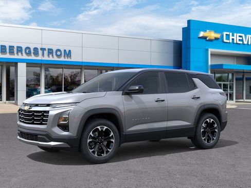 New 2026 Chevrolet Equinox LT image 2