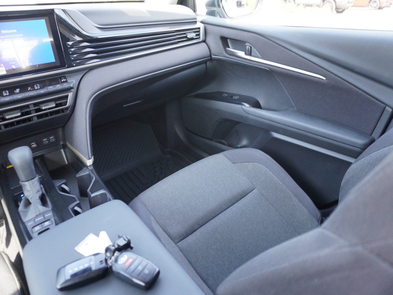 Used 2025 Toyota Camry LE w/ Convenience Package FWD image 16