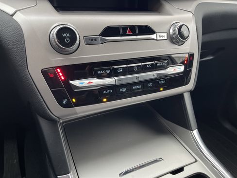 Certified 2023 Ford Explorer XLT w/ Equipment Group 202A image 20