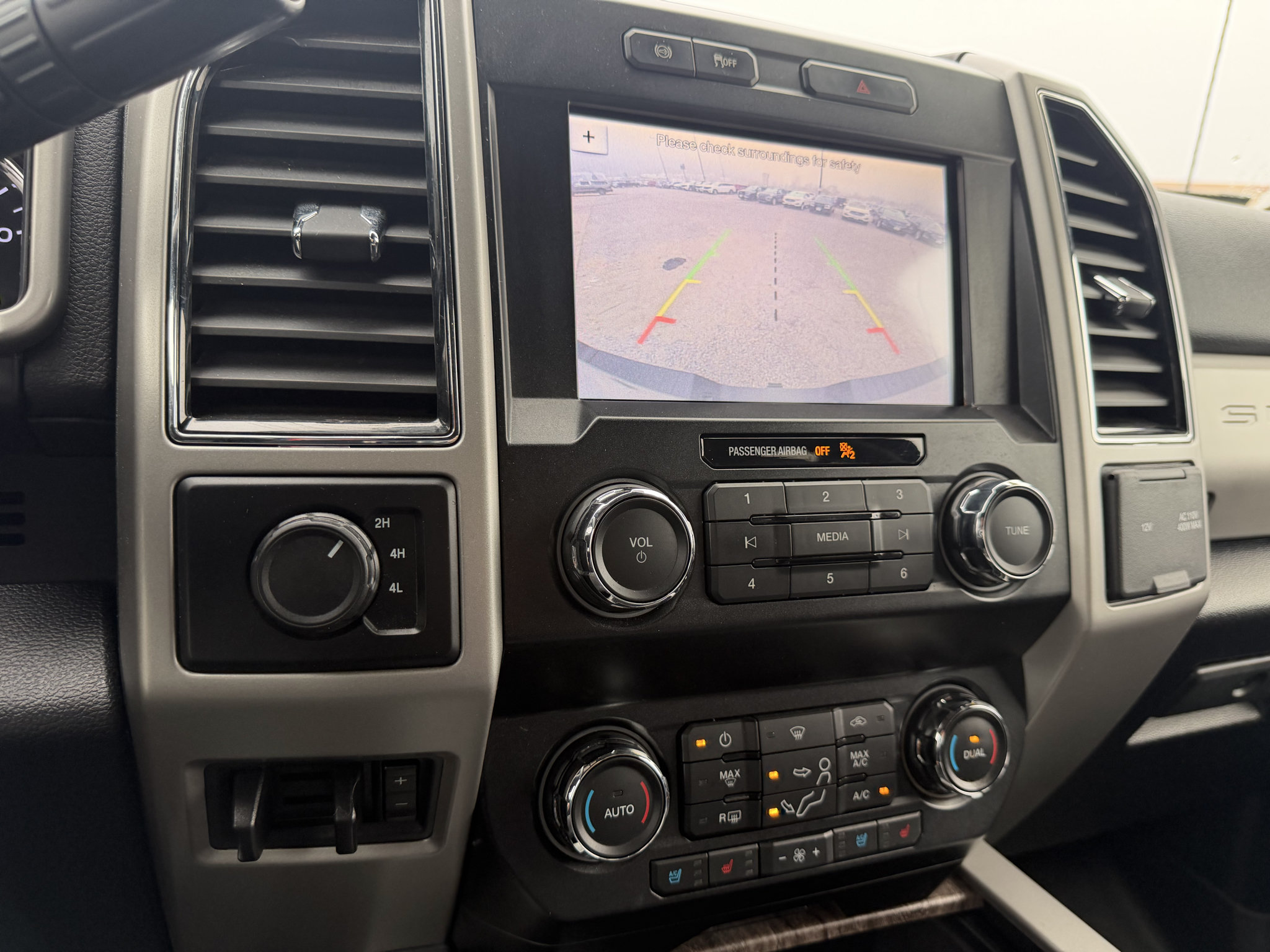 Used 2019 Ford F350 Lariat w/ Lariat Value Package AWD/4WD image 11