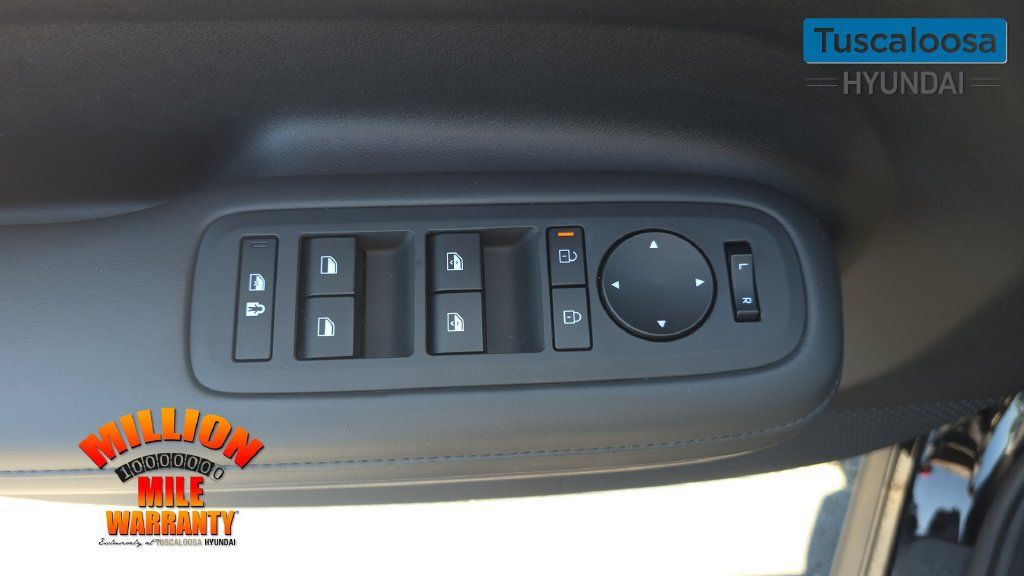 Used 2025 Hyundai Santa Fe SEL FWD image 13