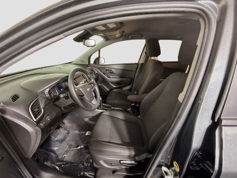 Used 2020 Chevrolet Trax LS FWD image 19