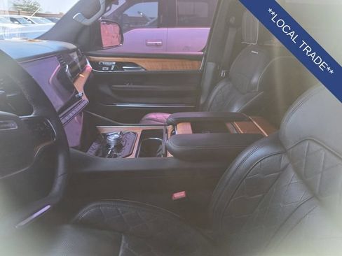 Used 2022 Jeep Grand Wagoneer Series III w/ Rear Seat Video Group 1 AWD/4WD image 10