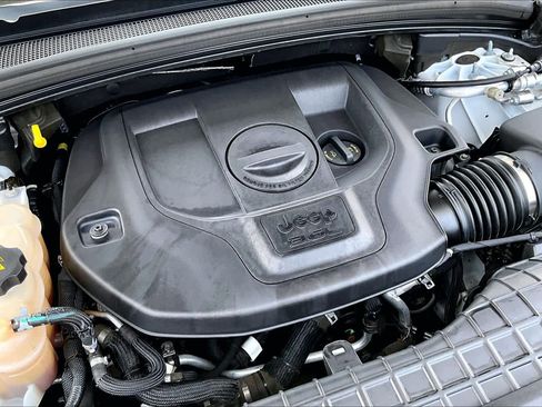 Used 2023 Jeep Grand Cherokee Altitude AWD/4WD image 33