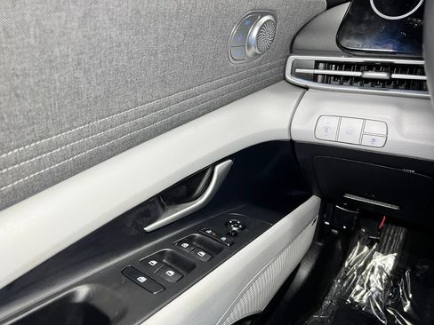Used 2024 Hyundai Elantra Limited FWD image 18