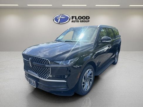 New 2026 Lincoln Navigator Premiere AWD/4WD image 3
