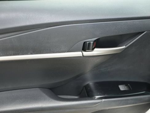 Used 2025 Toyota Camry SE FWD image 23