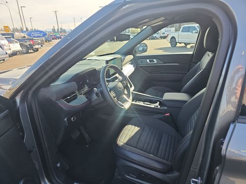 Used 2025 Ford Explorer ST-Line w/ ST-Line Street Pack image 10