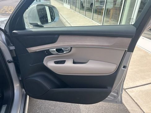 Used 2025 Volvo XC90 B6 Plus image 14