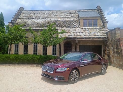 Used 2017 Lincoln Continental Select w/ Climate Package AWD/4WD image 1