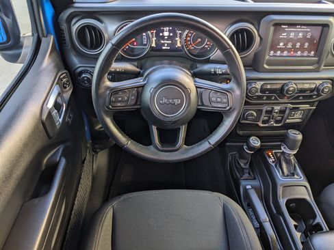 Used 2021 Jeep Gladiator Sport image 12