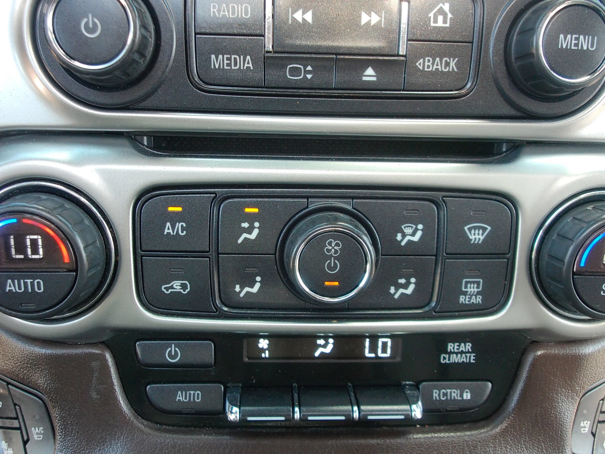 Used 2015 Chevrolet Suburban LTZ RWD image 26