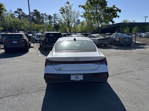 Used 2025 Hyundai Elantra SEL FWD image 6