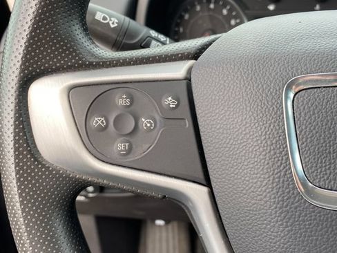 Used 2024 GMC Terrain SLE FWD image 8