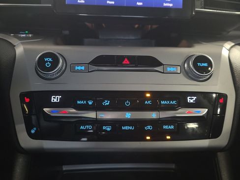 Used 2021 Ford Explorer XLT w/ Equipment Group 202A AWD/4WD image 20