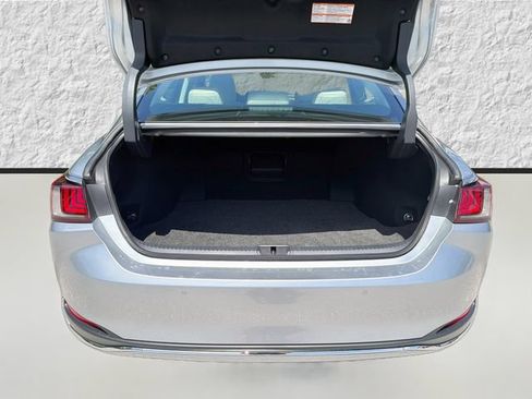 Used 2025 Lexus ES 300h w/ Premium Package FWD image 12