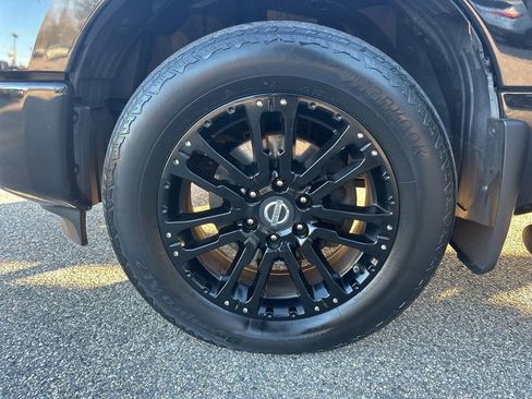 Used 2019 Nissan Titan SV w/ SV Convenience Package image 31