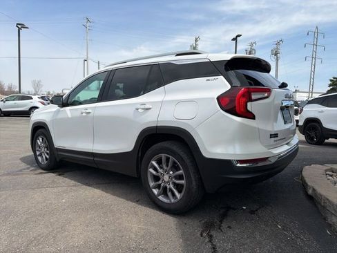 Used 2022 GMC Terrain SLT image 3