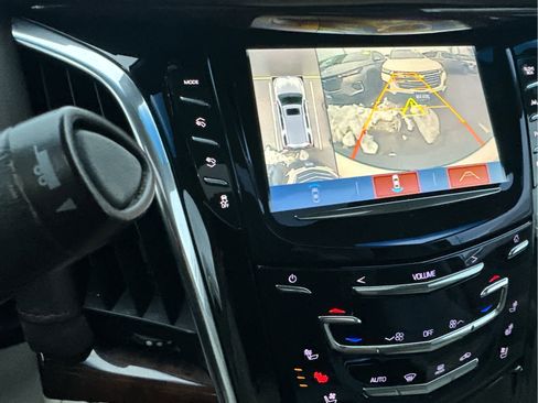 Used 2017 Cadillac Escalade Luxury image 9