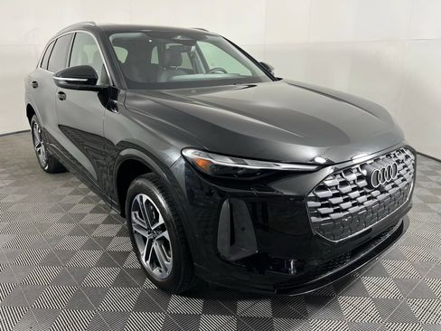 Certified 2025 Audi Q5 Premium w/ Convenience Package AWD/4WD image 2