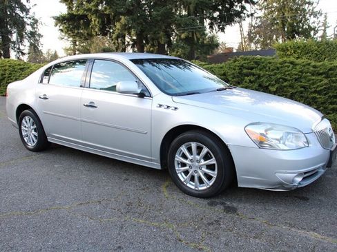 Used 2010 Buick Lucerne CXL image 2