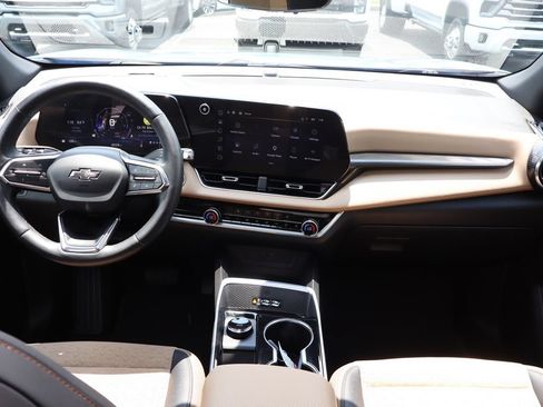 Used 2025 Chevrolet Equinox ACTIV w/ Safety and Technology Package FWD image 23