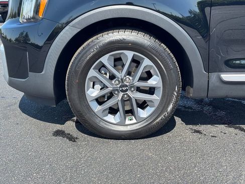 Used 2023 Kia Telluride LX FWD image 11