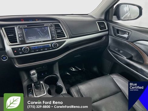 Used 2019 Toyota Highlander XLE AWD/4WD image 27