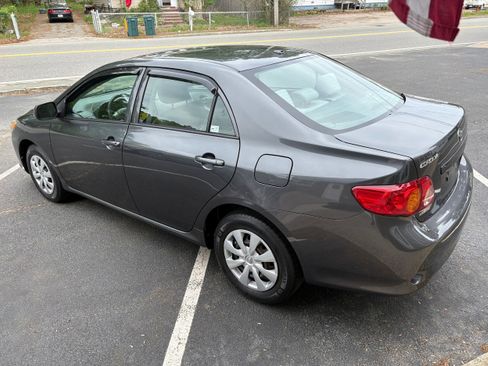Used 2010 Toyota Corolla LE FWD image 7