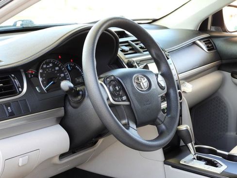 Used 2012 Toyota Camry LE image 33
