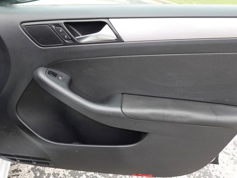 Used 2016 Volkswagen Jetta SE FWD image 19