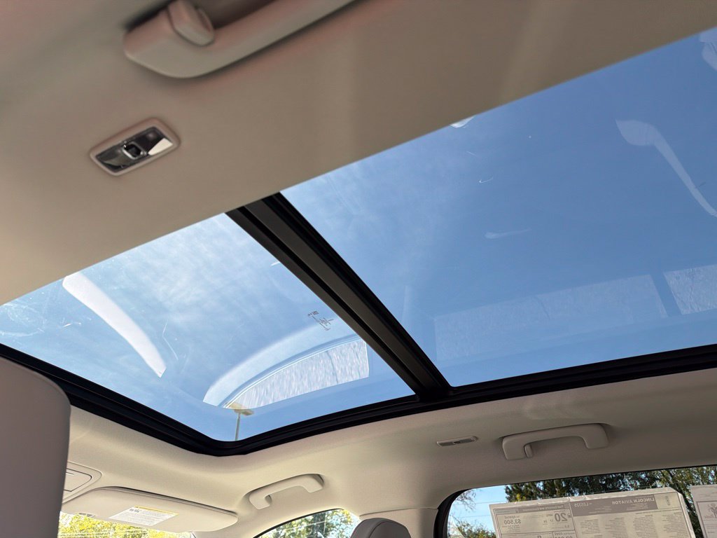 New 2027 Lincoln Aviator AWD image 35