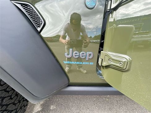 Used 2024 Jeep Wrangler Unlimited image 29