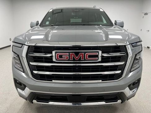 Used 2025 GMC Yukon XL Elevation AWD/4WD image 3