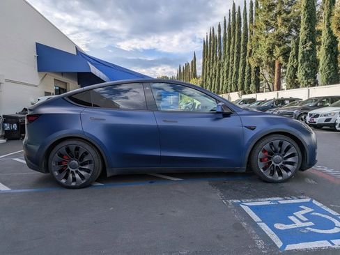 Used 2021 Tesla Model Y Performance image 4