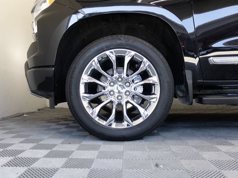 Used 2023 Chevrolet Silverado 1500 High Country AWD/4WD image 10