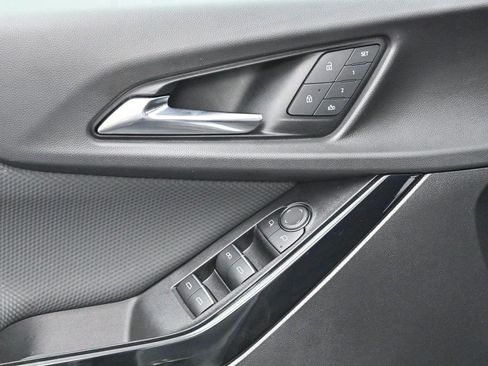 Used 2025 Chevrolet Equinox RS w/ Safety and Technology Package FWD image 12