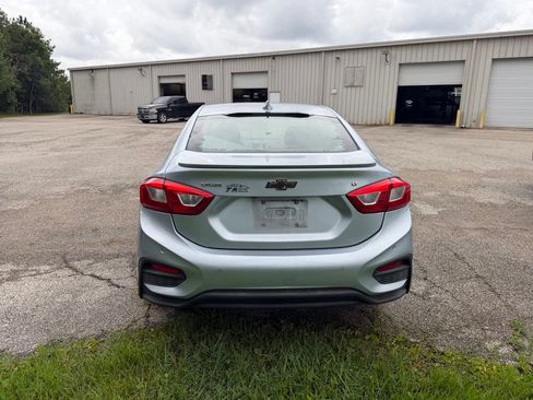 Used 2017 Chevrolet Cruze LT w/ Convenience Package FWD image 6