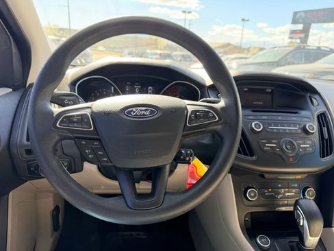 Used 2017 Ford Focus SE FWD image 13