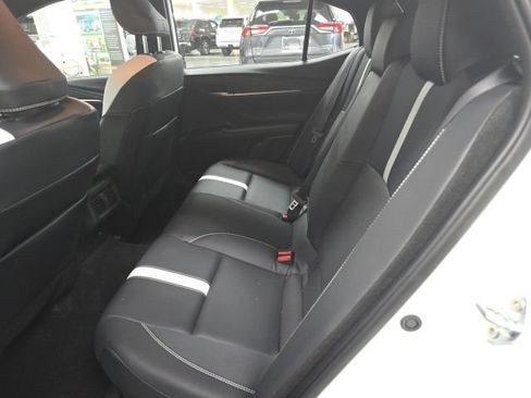 Used 2025 Toyota Camry SE FWD image 9