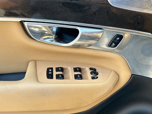Used 2017 Volvo XC90 T6 Momentum w/ Vision Package AWD/4WD image 23