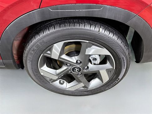Used 2025 Hyundai Venue SEL image 32